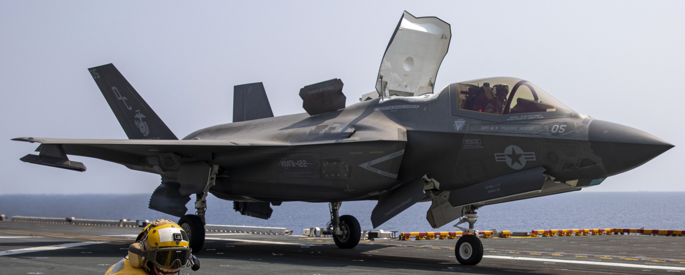 vmfa-122 flying lethernecks marine fighter attack squadron f-35b lightning ii uss makin island lhd-8 184