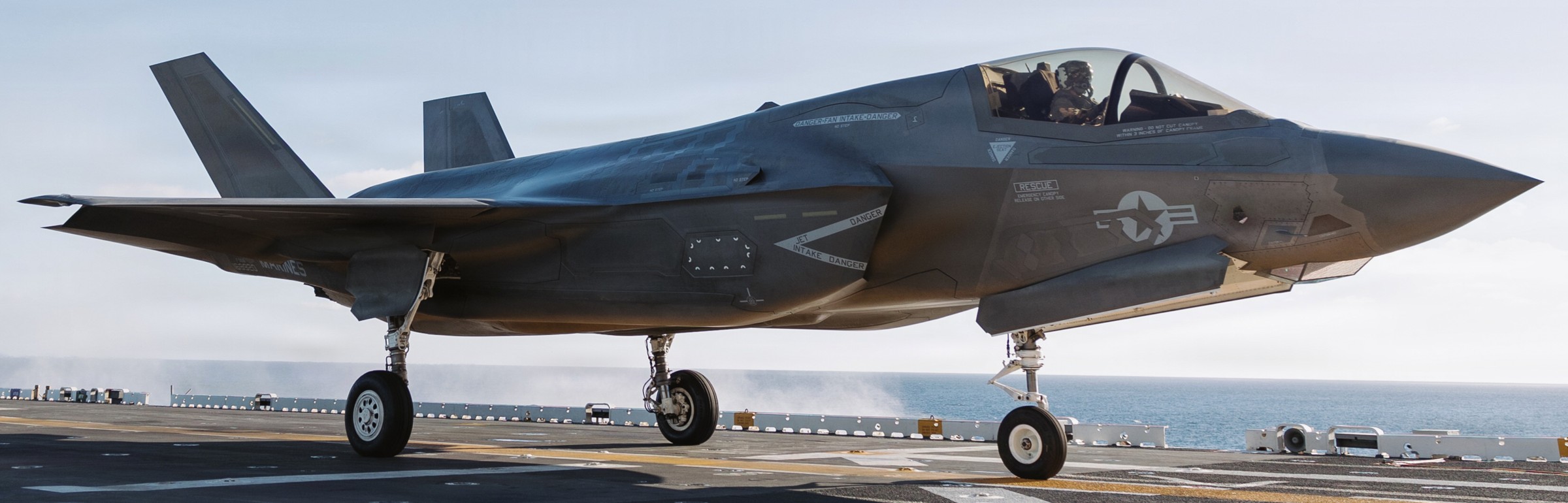 vmfa-122 werewolves marine fighter attack squadron f-35b lightning ii uss boxer lhd-4 198