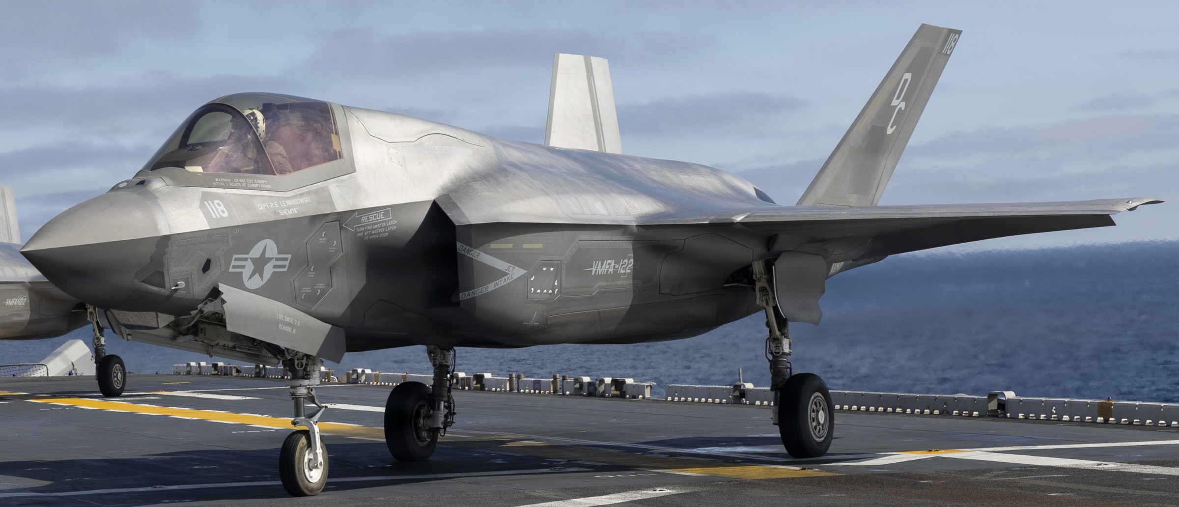 vmfa-122 werewolves marine fighter attack squadron f-35b lightning ii uss boxer lhd-4 207