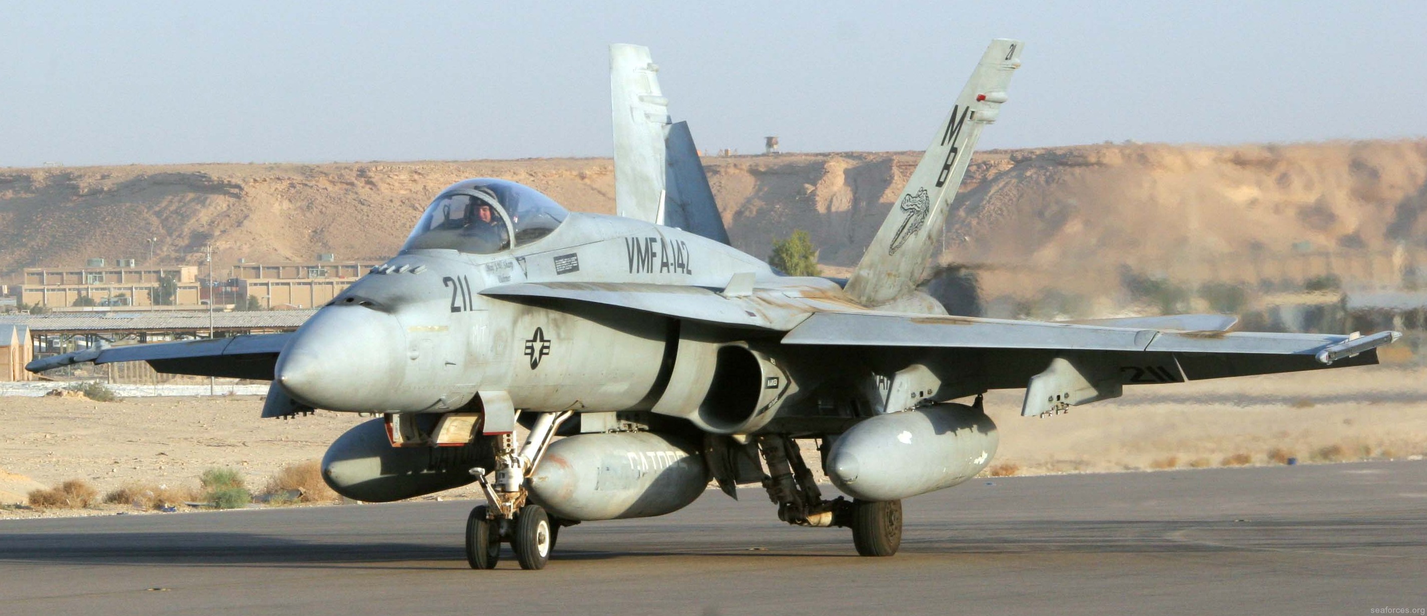 vmfa-142 flying gators marine fighter attack squadron usmc f/a-18 hornet 03 al asad airbase iraq