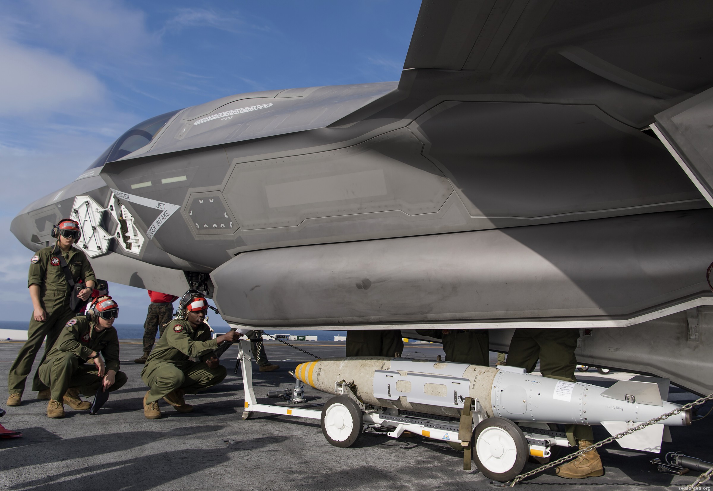 vmfa-211 avengers f-35b lightning ii jsf marine fighter attack squadron 67 jdam