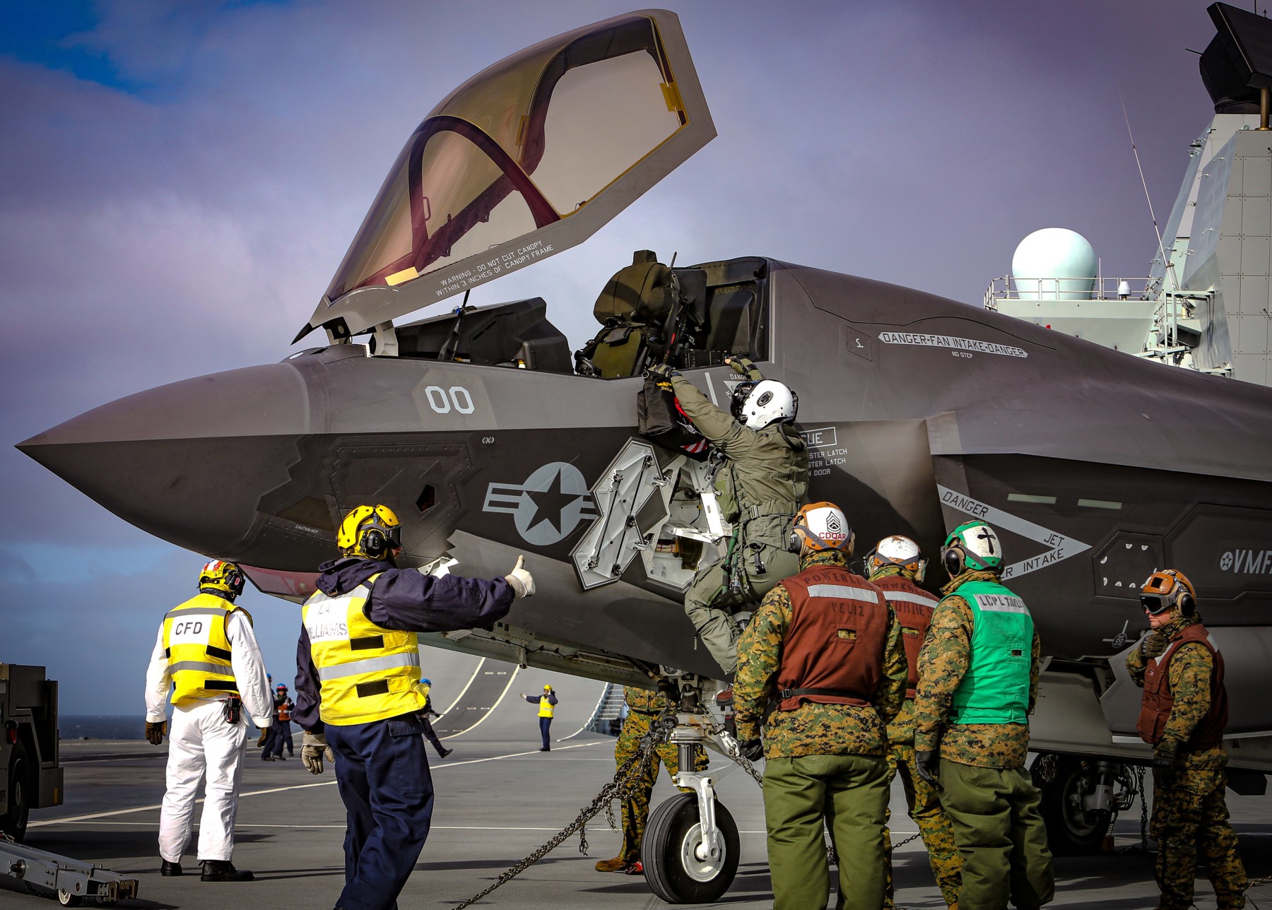 vmfa-211 wake island avengers f-35b lightning ii jsf marine fighter attack squadron 144