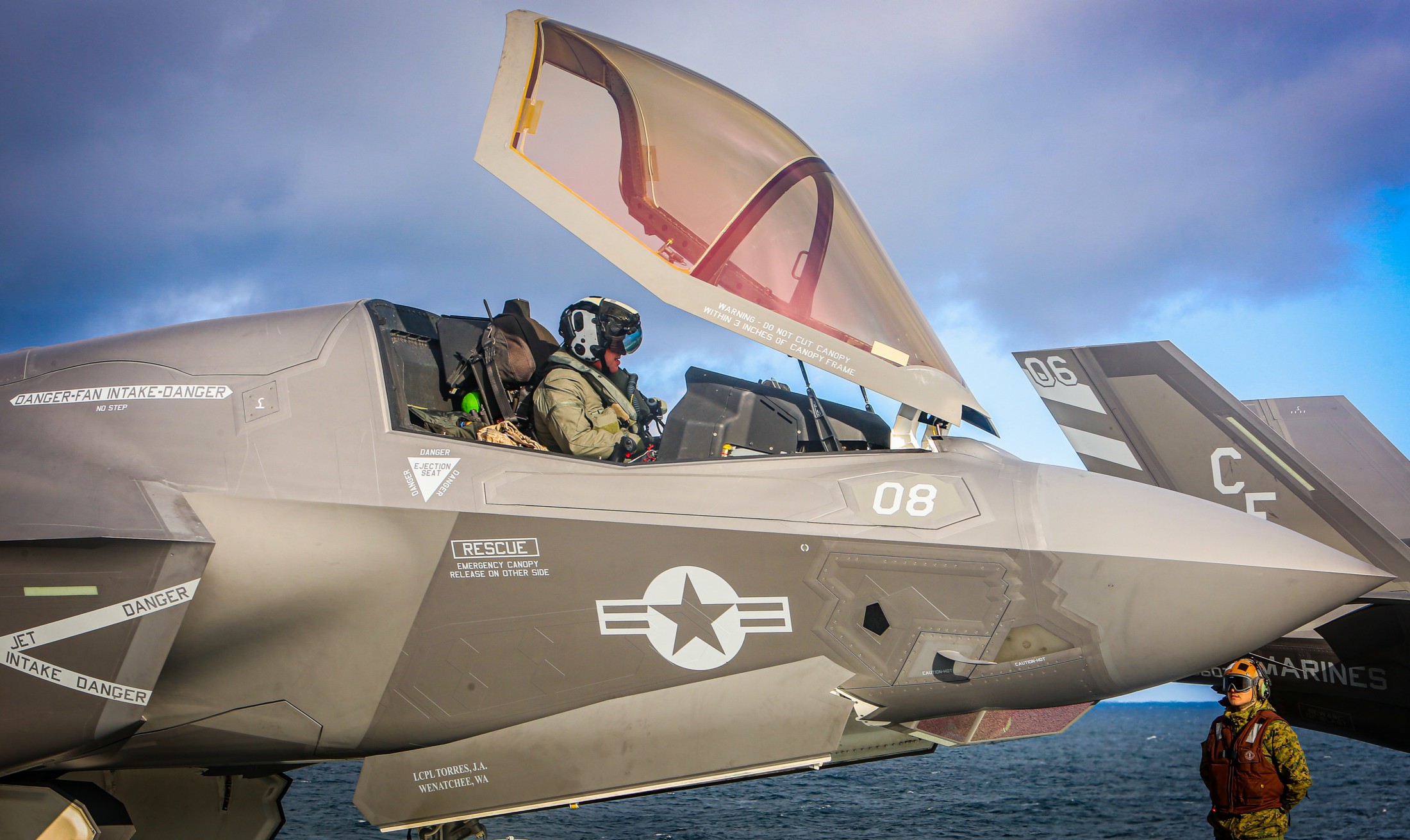 vmfa-211 wake island avengers f-35b lightning ii jsf marine fighter attack squadron 151 hms queen elizabeth r-08