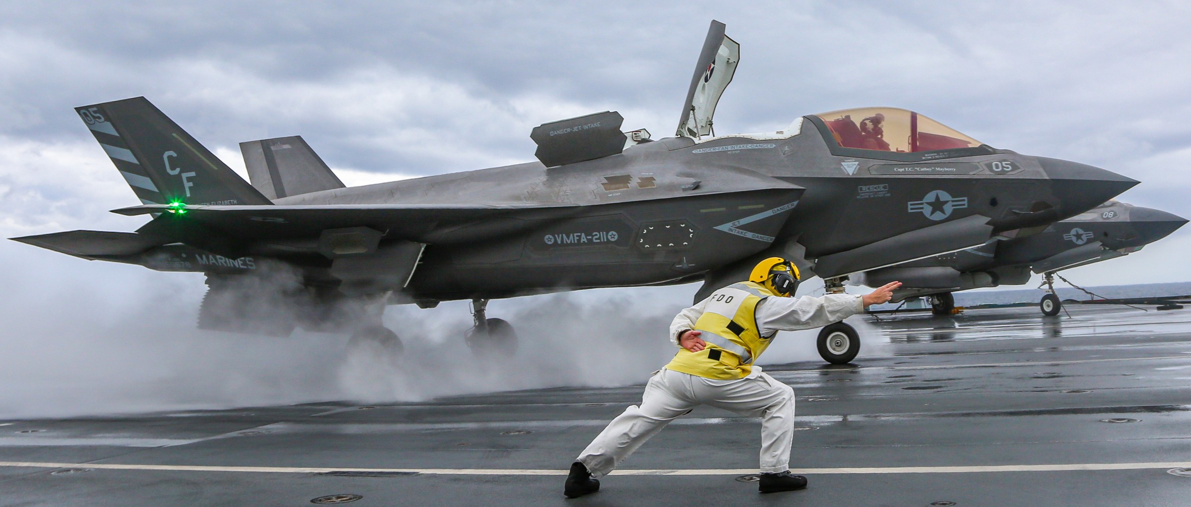 vmfa-211 wake island avengers f-35b lightning ii jsf marine fighter attack squadron 207 hms queen elizabeth r-08