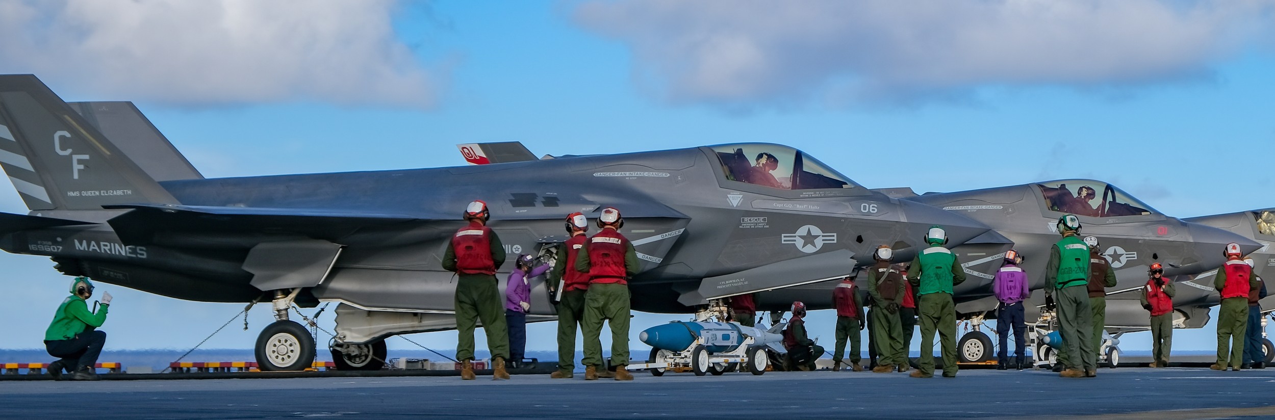 vmfa-211 wake island avengers marine fighter attack squadron f-35b lightning ii jsf 217 uss america lha-6