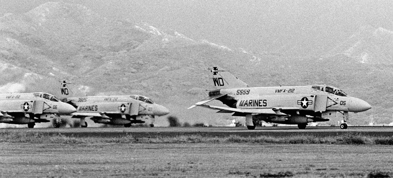 vmfa-212 lancers marine fighter attack squadron usmc strike f-4s phantom ii 03 mcas kaneohe bay hawaii