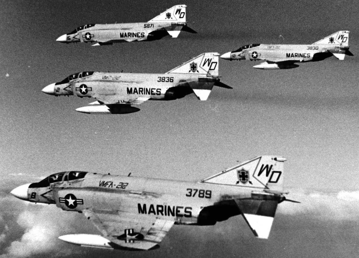 vmfa-212 lancers marine fighter attack squadron usmc strike f-4j phantom ii 04