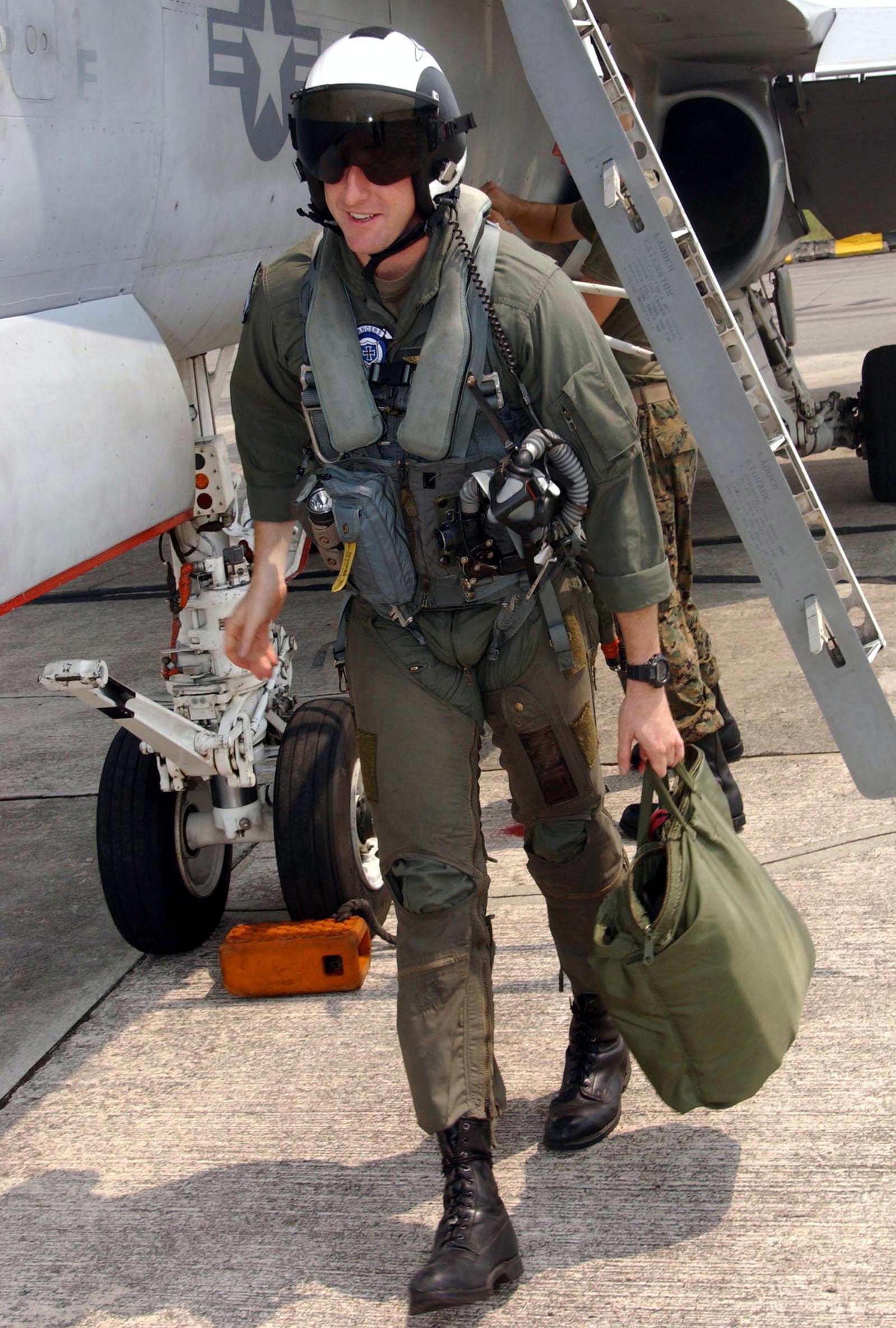 vmfa-212 lancers marine fighter attack squadron usmc strike f/a-18c hornet 17