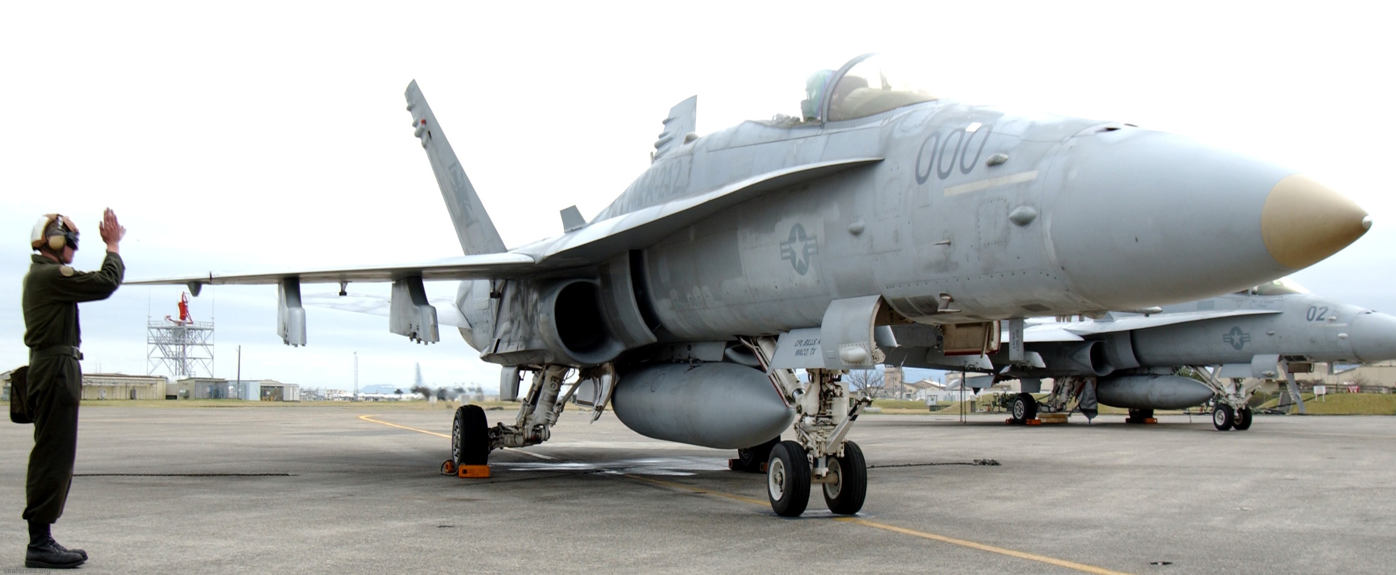 vmfa-212 lancers marine fighter attack squadron usmc strike f/a-18c hornet 20 mcas iwakuni japan