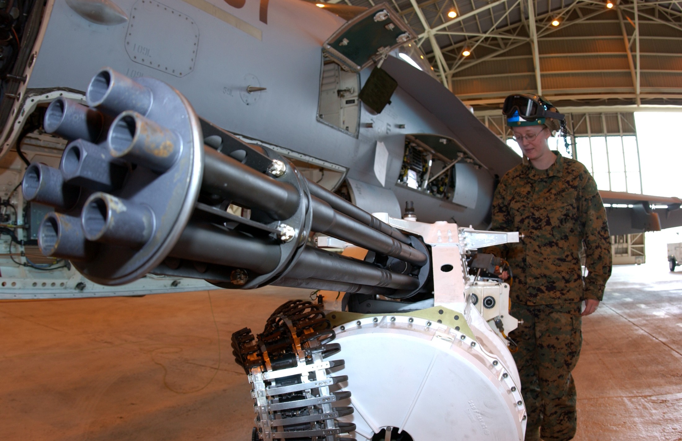 vmfa-212 lancers marine fighter attack squadron usmc strike f/a-18c hornet 21 m61a1 vulcan gun