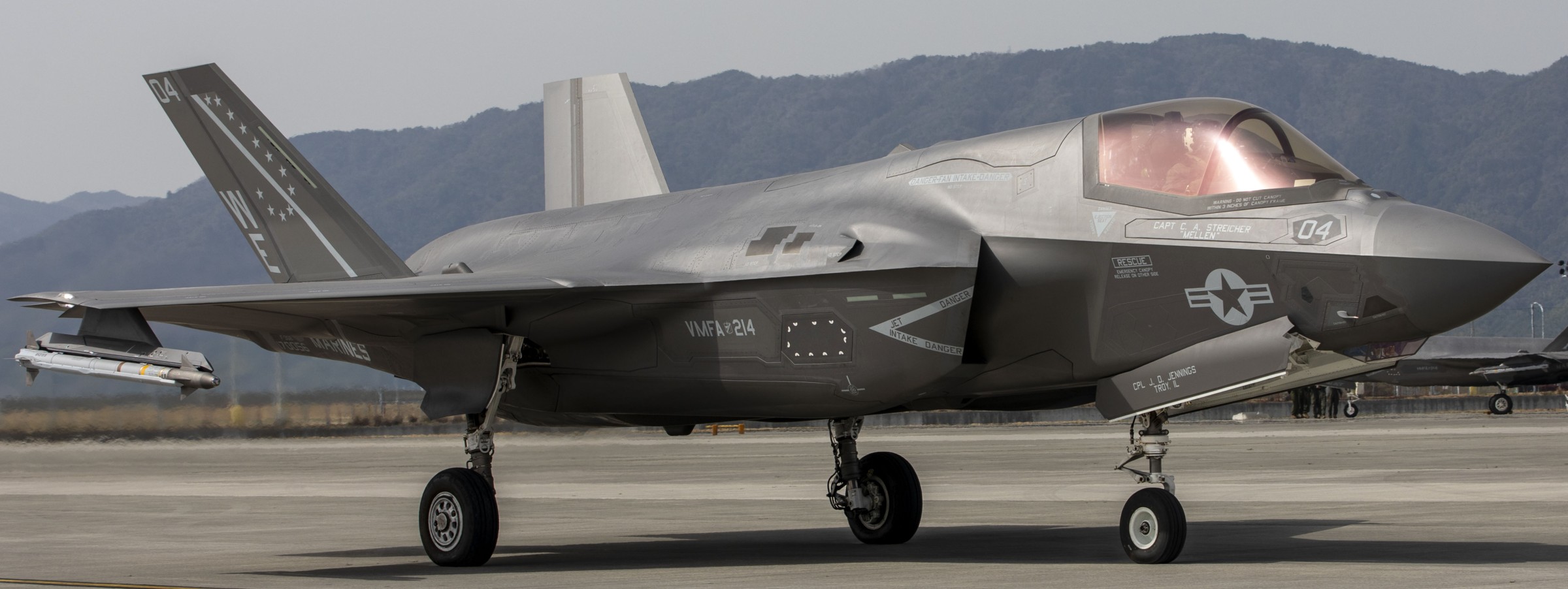 vmfa-214 black sheep marine fighter attack squadron f-35b lightning ii mcas iwakuni japan 2025 33