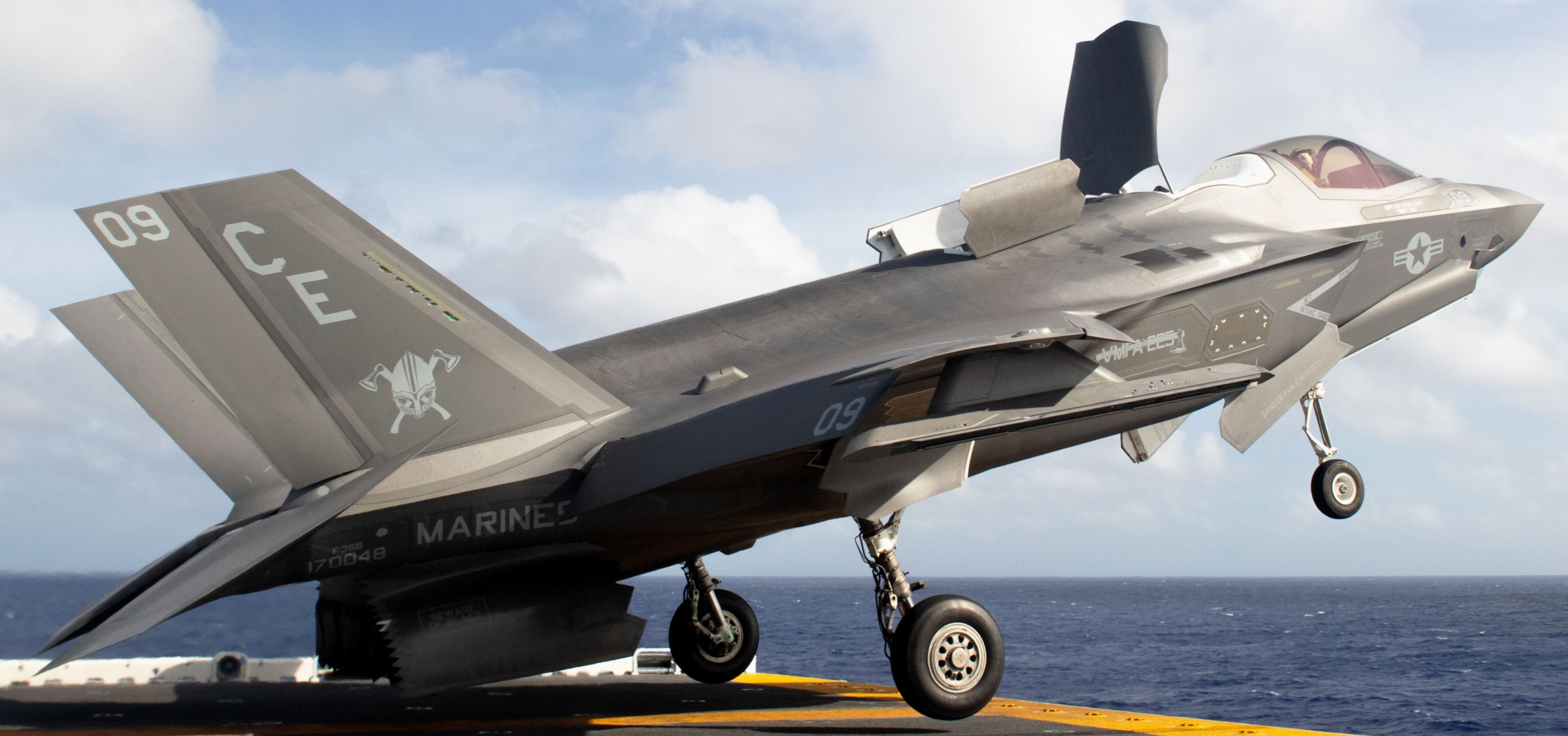 vmfa-225 vikings marine fighter attack squadron f-35b lightning lhd-4 uss boxer 36