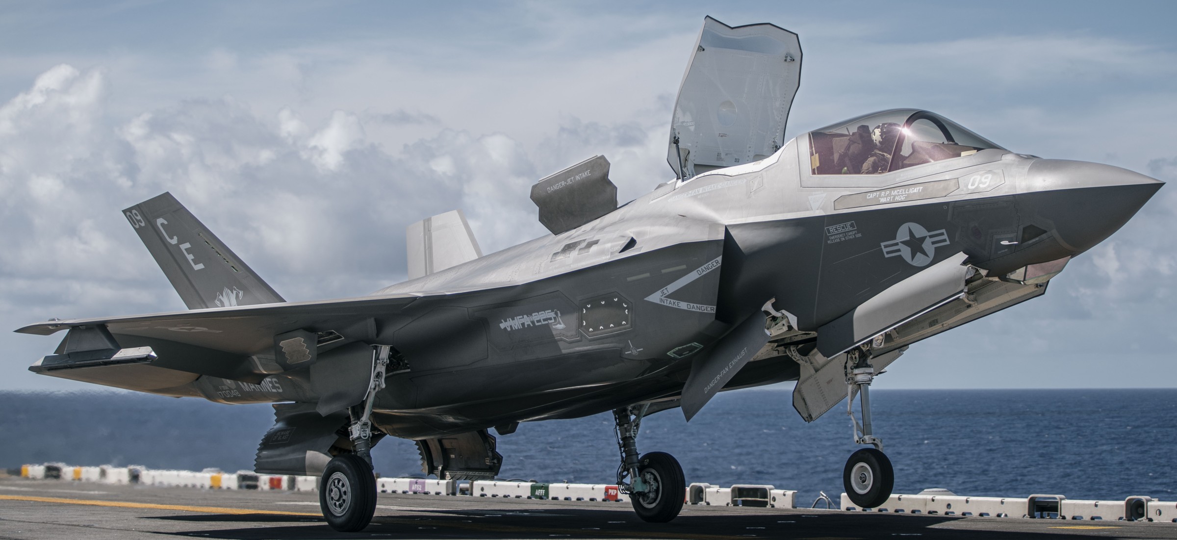 vmfa-225 vikings marine fighter attack squadron f-35b lightning lhd-4 uss boxer 2024 38