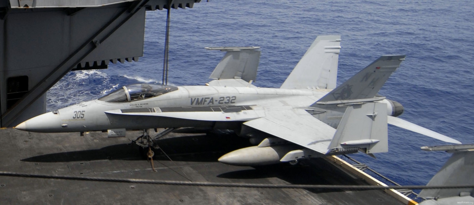 vmfa-232 red devils marine fighter attack squadron usmc f/a-18a+ hornet 09 uss nimitz cvn-68