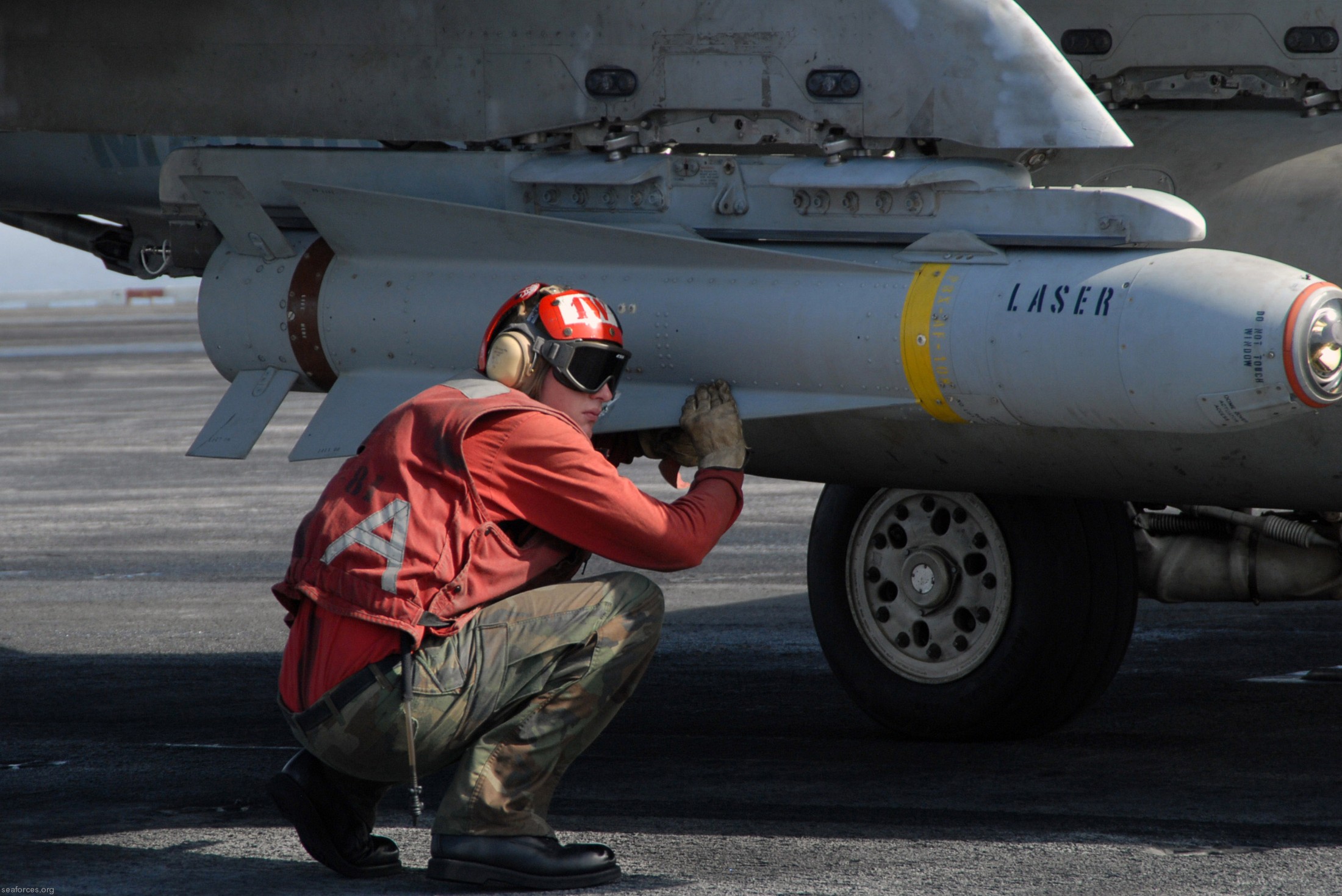 vmfa-232 red devils marine fighter attack squadron usmc f/a-18a+ hornet 12 agm-56 maverick missile