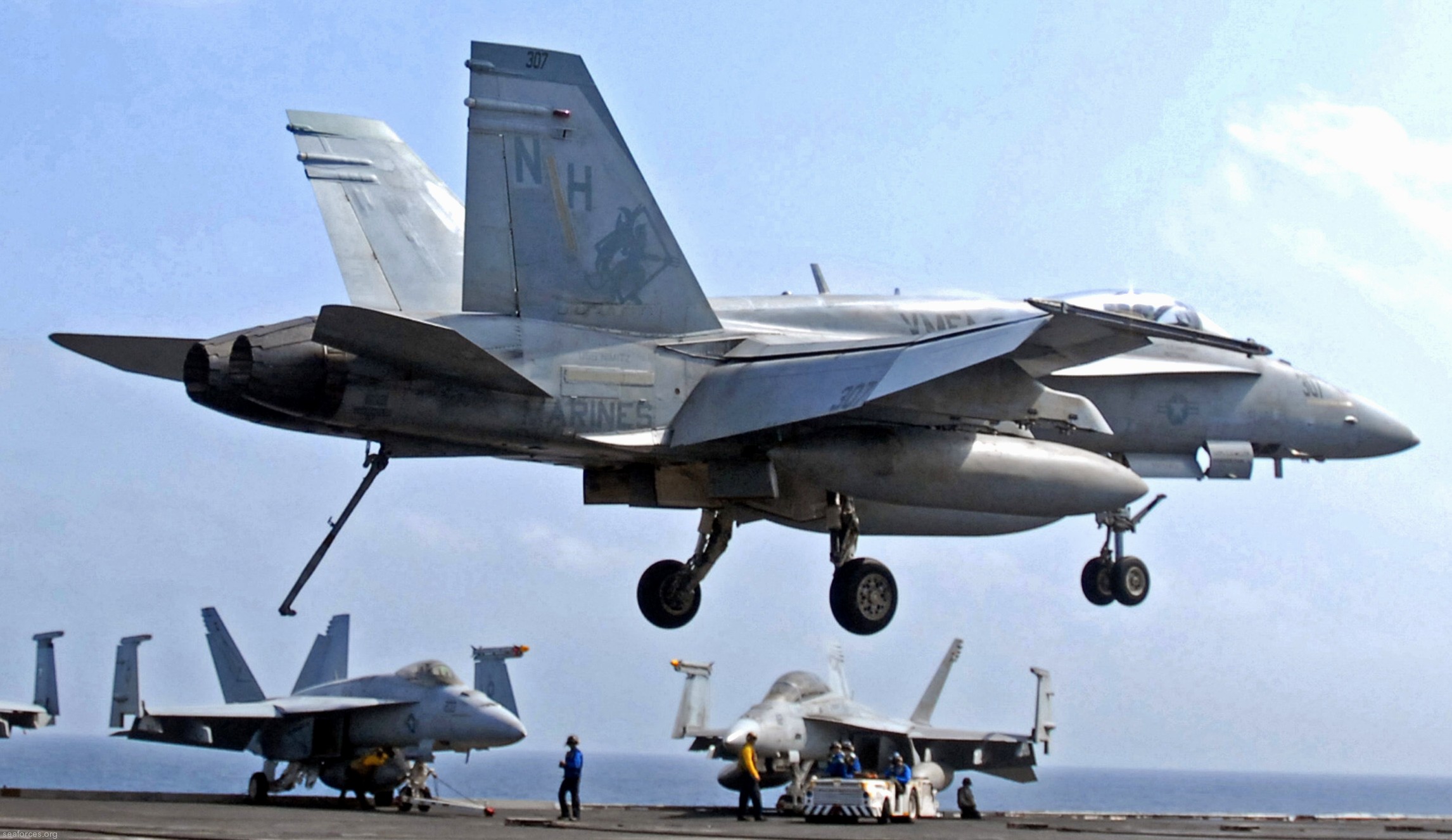 vmfa-232 red devils marine fighter attack squadron usmc f/a-18a+ hornet 16