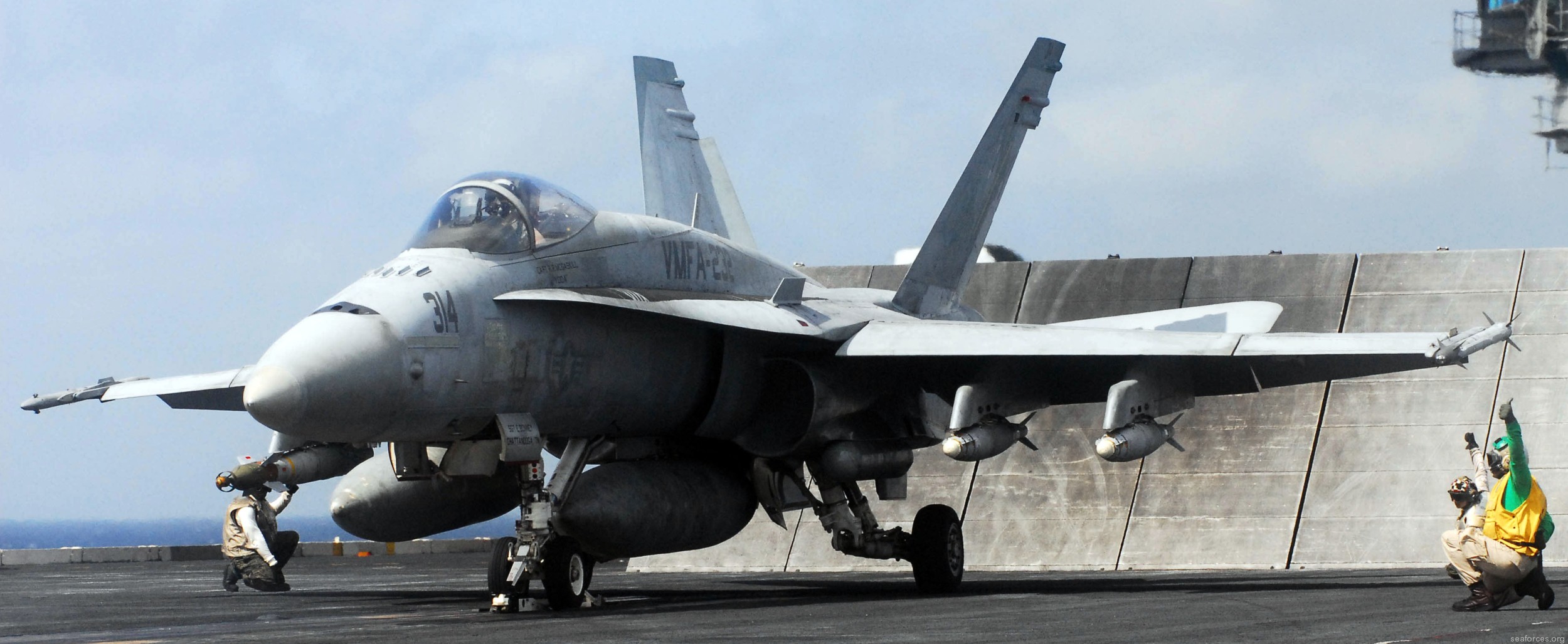 vmfa-232 red devils marine fighter attack squadron usmc f/a-18a+ hornet 17