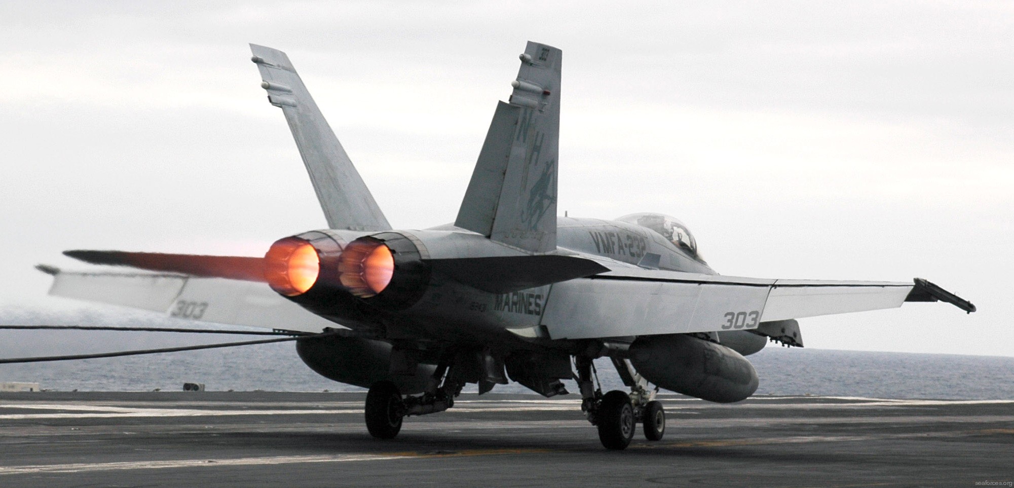 vmfa-232 red devils marine fighter attack squadron usmc f/a-18a+ hornet 22