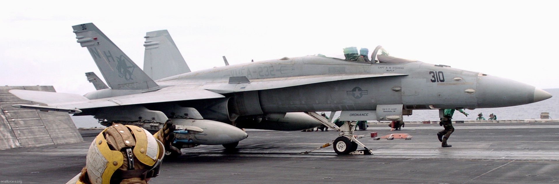 vmfa-232 red devils marine fighter attack squadron usmc f/a-18c hornet 24 uss nimitz cvn-68 cvw-11