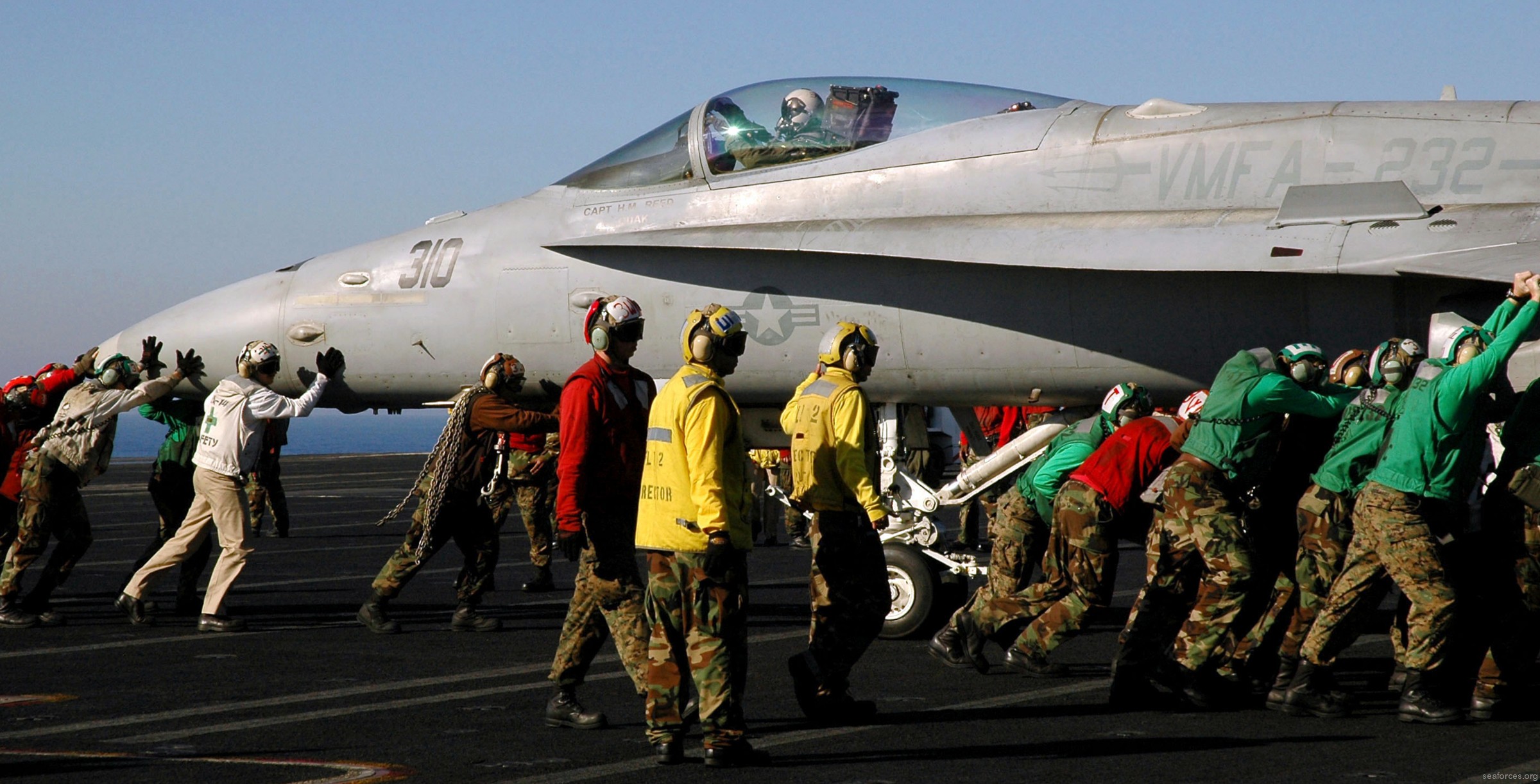 vmfa-232 red devils marine fighter attack squadron usmc f/a-18c hornet 26