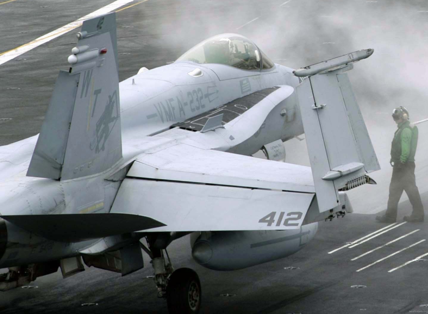 vmfa-232 red devils marine fighter attack squadron usmc f/a-18c hornet 27 uss abraham lincoln cvn-72