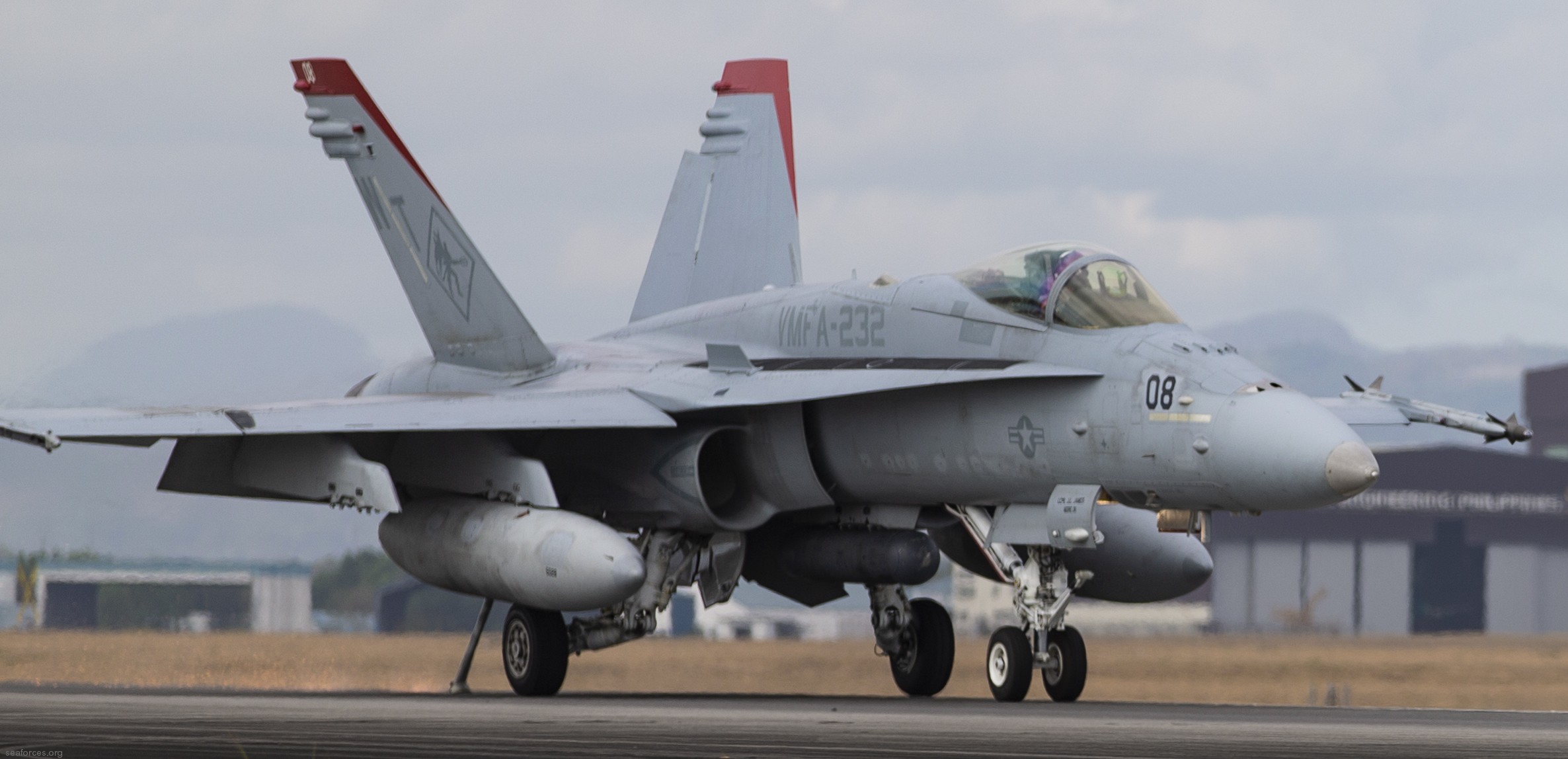 vmfa-232 red devils marine fighter attack squadron usmc f/a-18c hornet 40