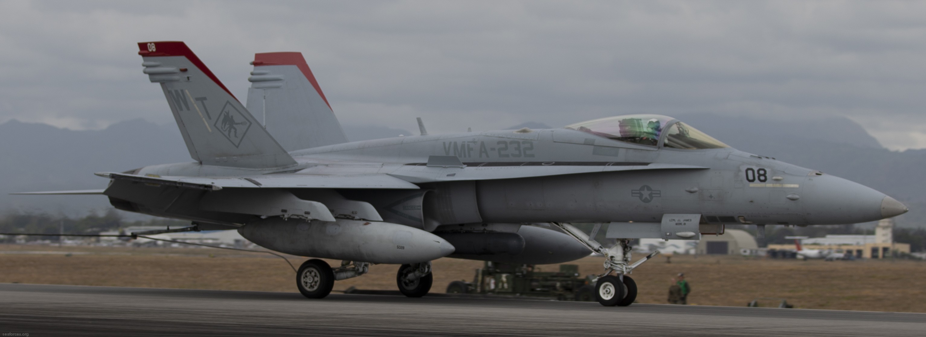 vmfa-232 red devils marine fighter attack squadron usmc f/a-18c hornet 44