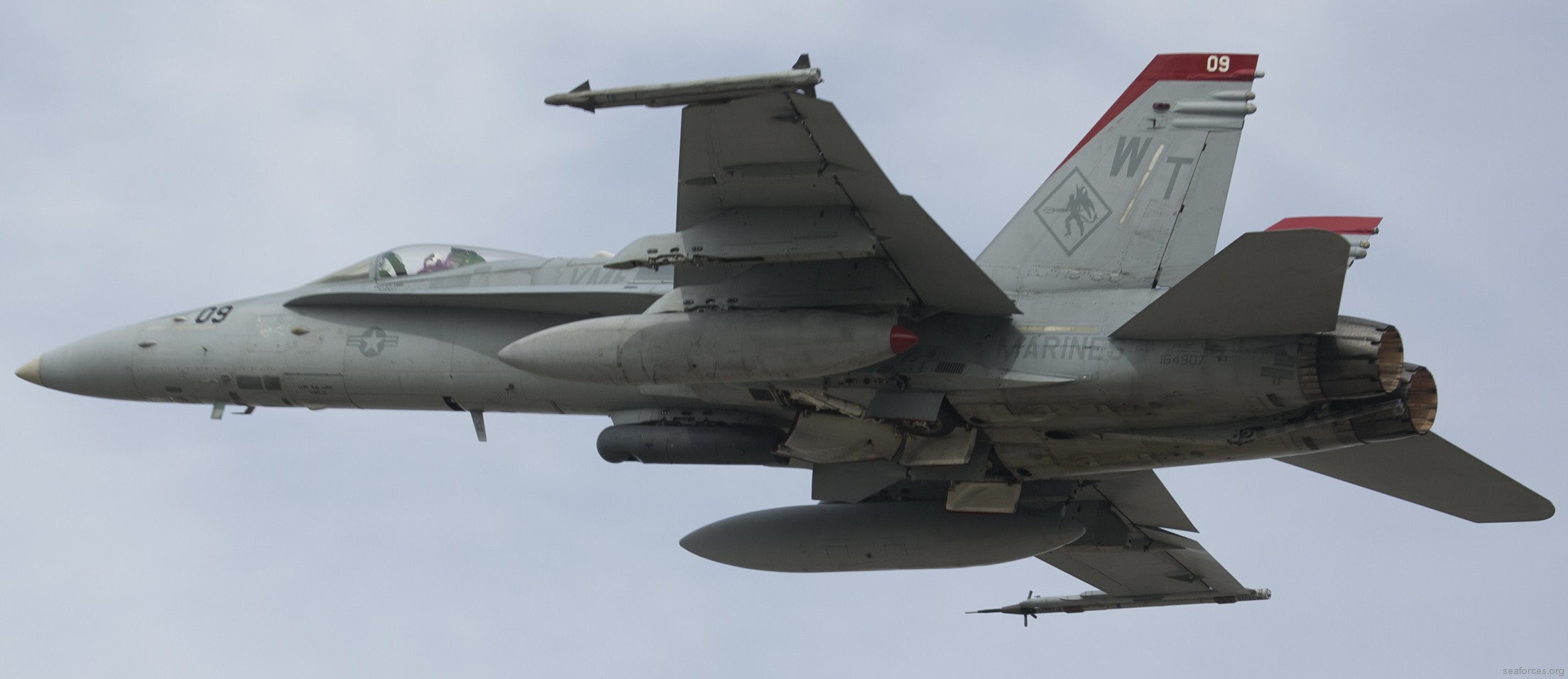 vmfa-232 red devils marine fighter attack squadron usmc f/a-18c hornet 52