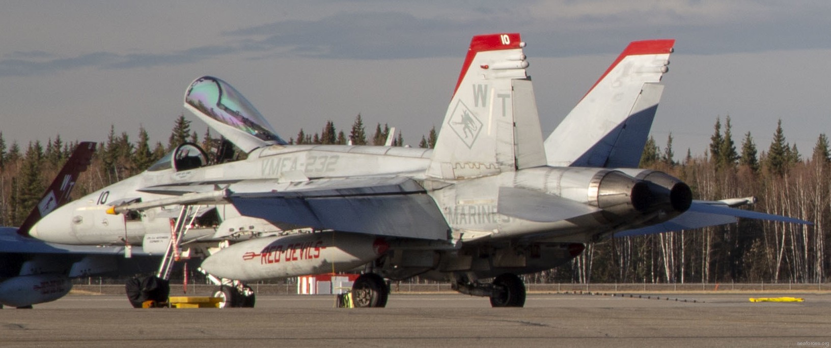 vmfa-232 red devils marine fighter attack squadron usmc f/a-18c hornet 69