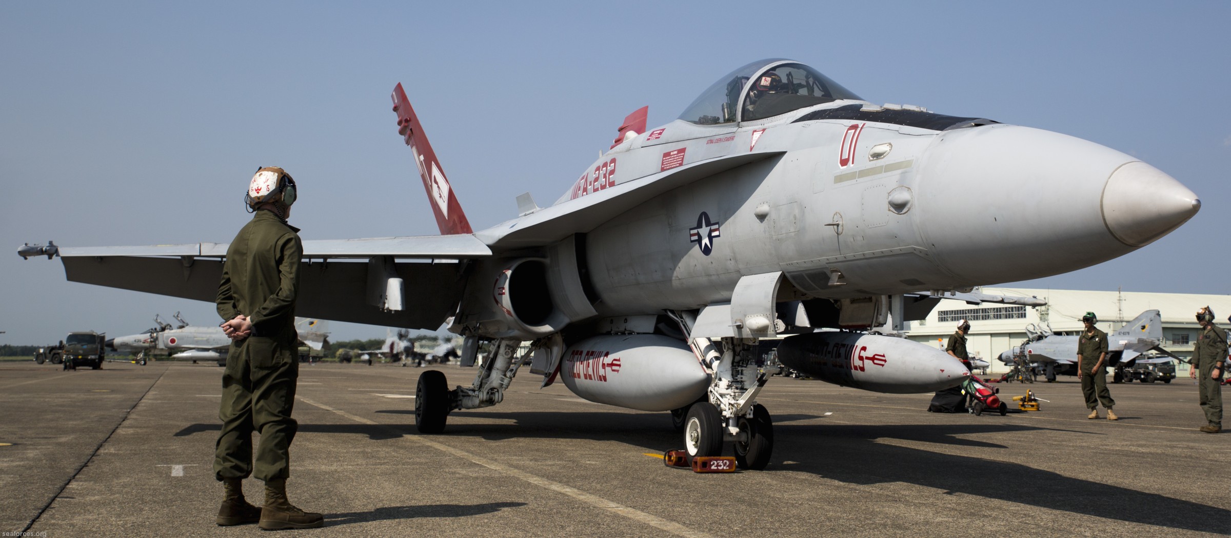 vmfa-232 red devils marine fighter attack squadron usmc f/a-18c hornet 82