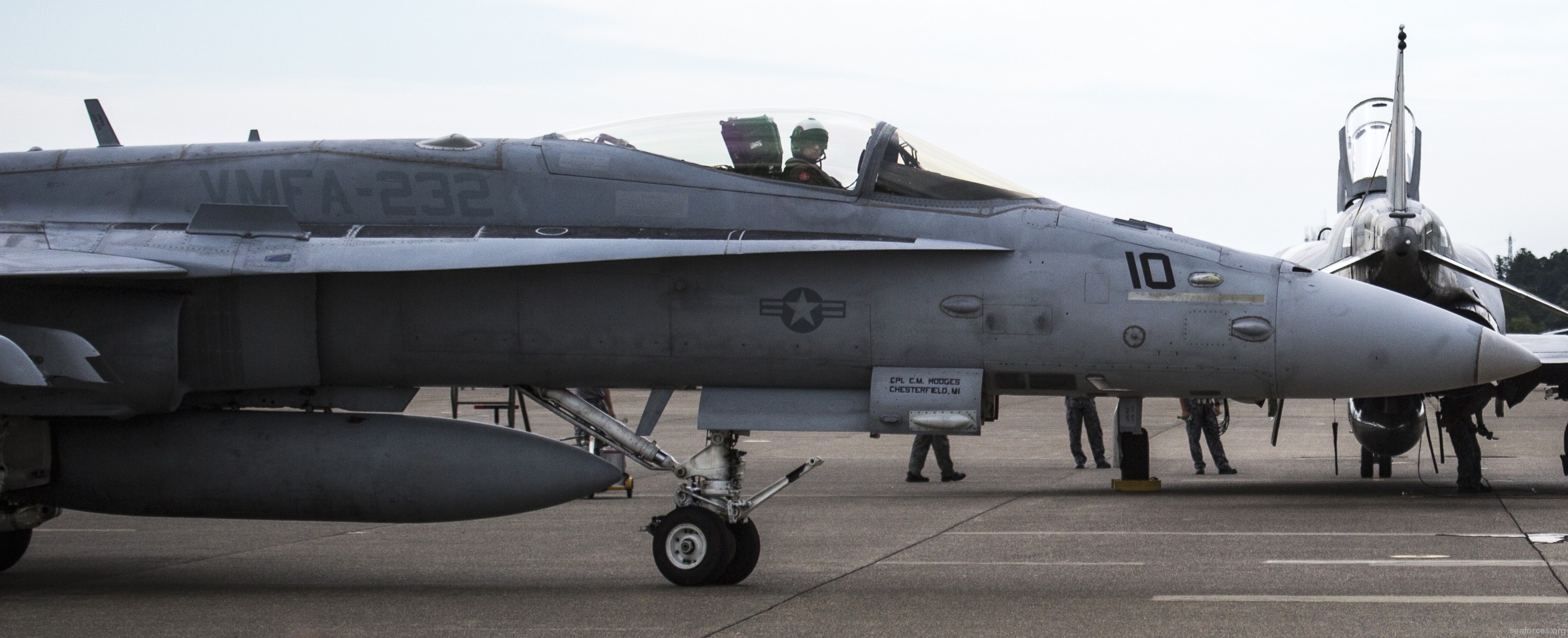 vmfa-232 red devils marine fighter attack squadron usmc f/a-18c hornet 83