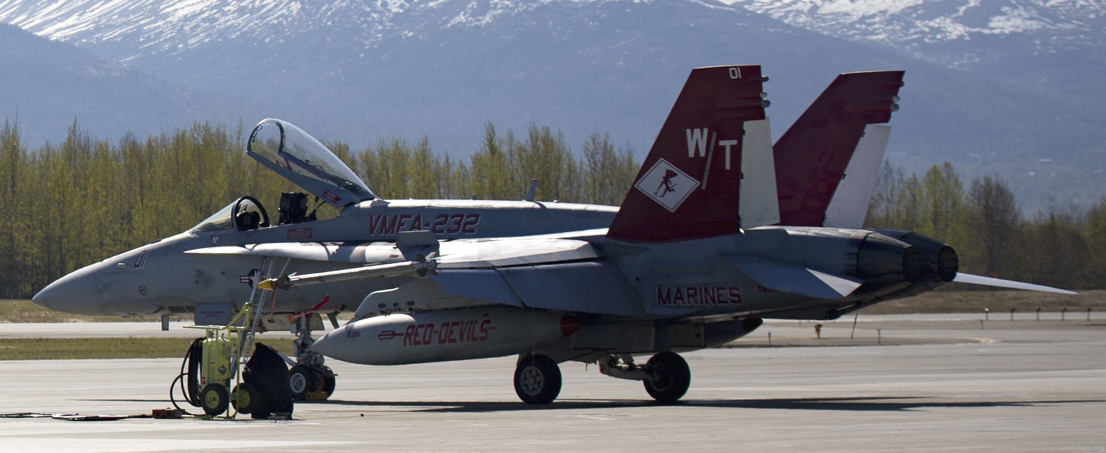 vmfa-232 red devils marine fighter attack squadron usmc f/a-18c hornet 102