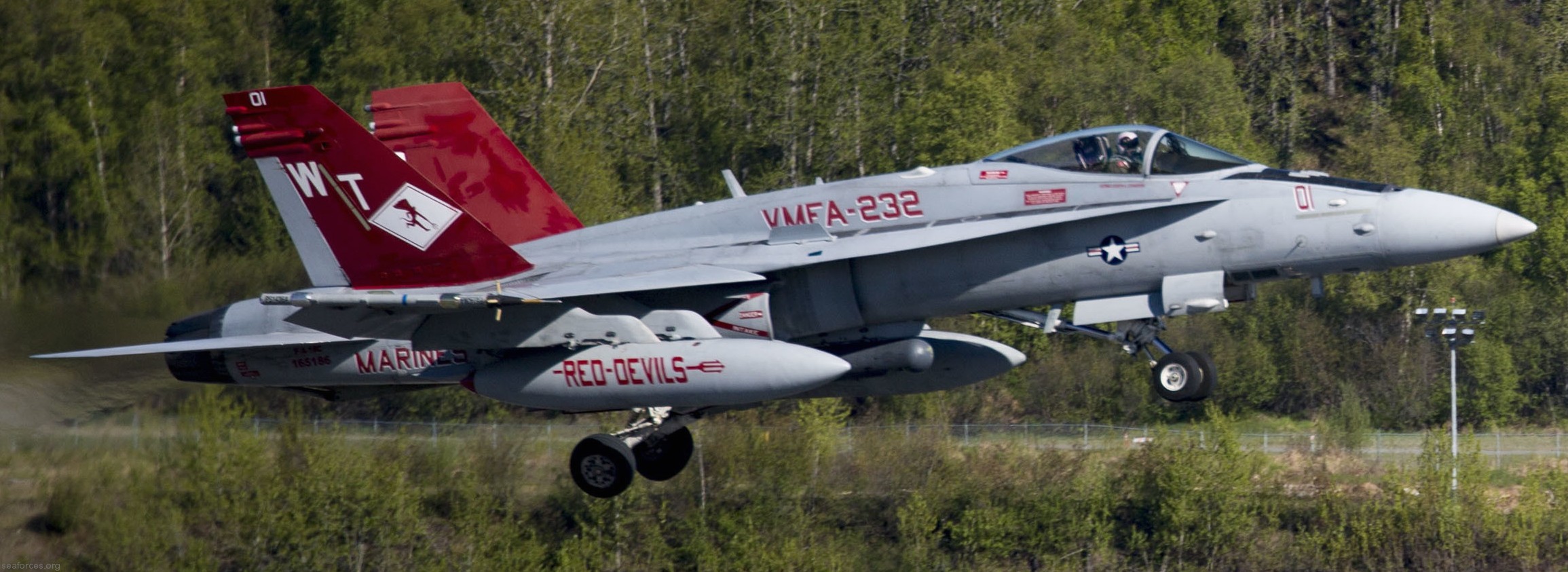 vmfa-232 red devils marine fighter attack squadron usmc f/a-18c hornet 107