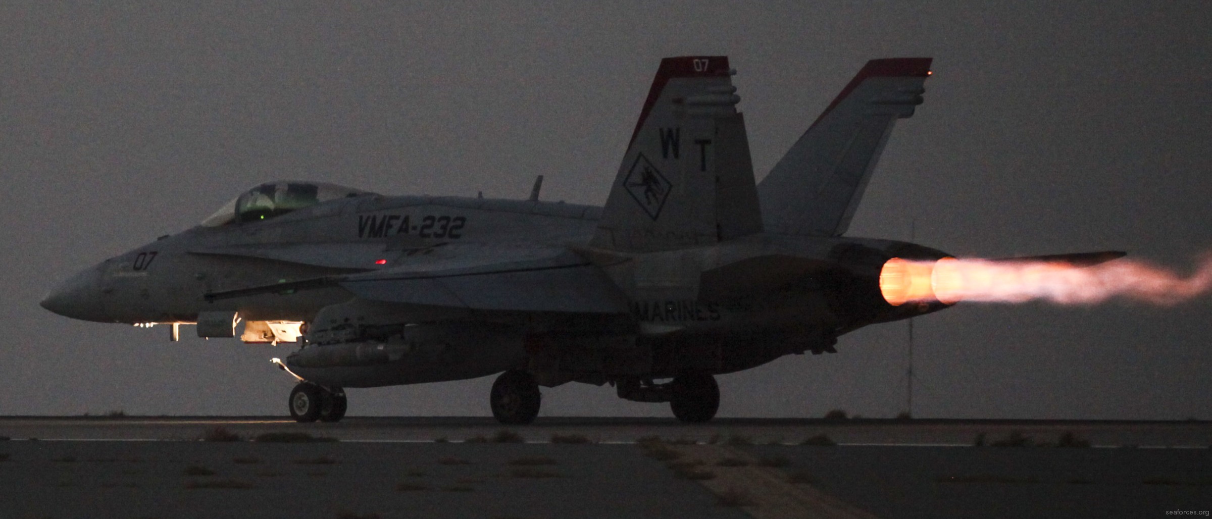 vmfa-232 red devils marine fighter attack squadron usmc f/a-18c hornet 126