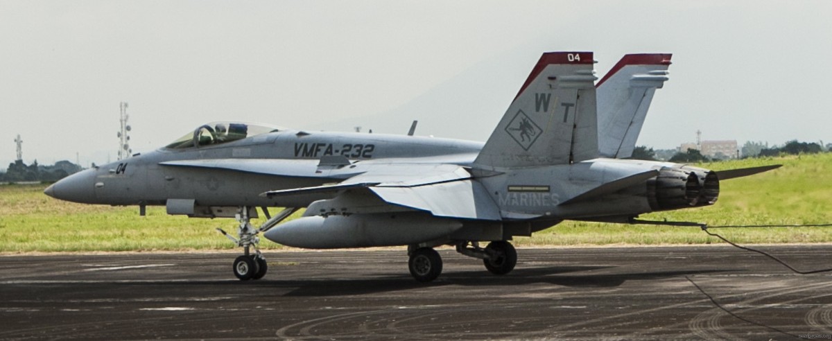 vmfa-232 red devils marine fighter attack squadron usmc f/a-18c hornet 142