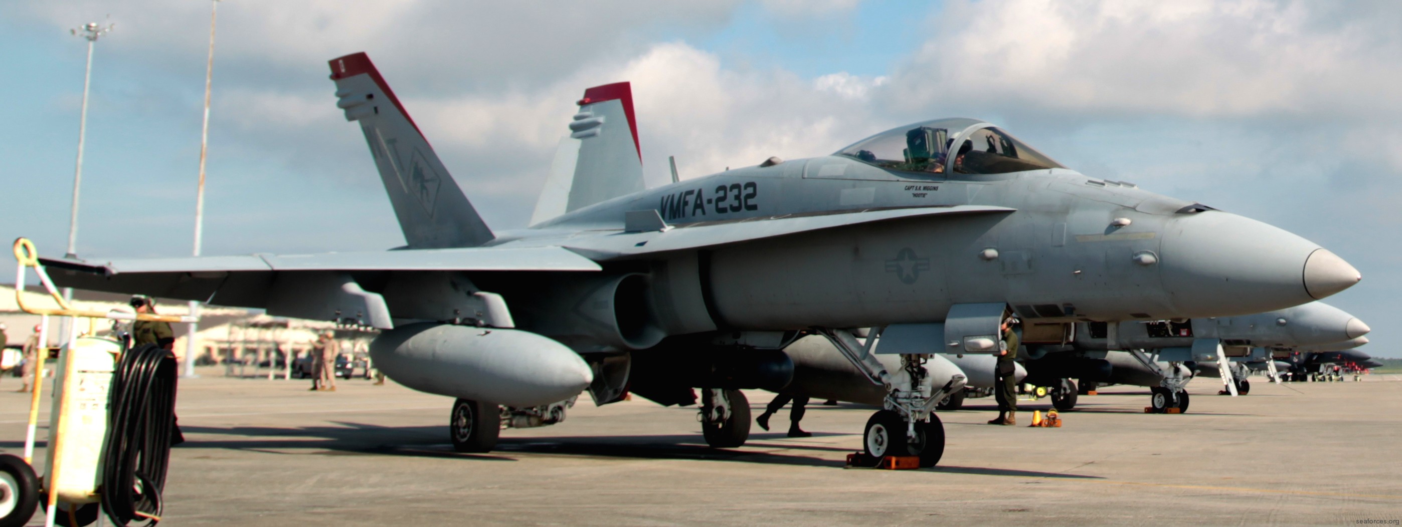 vmfa-232 red devils marine fighter attack squadron usmc f/a-18c hornet 147