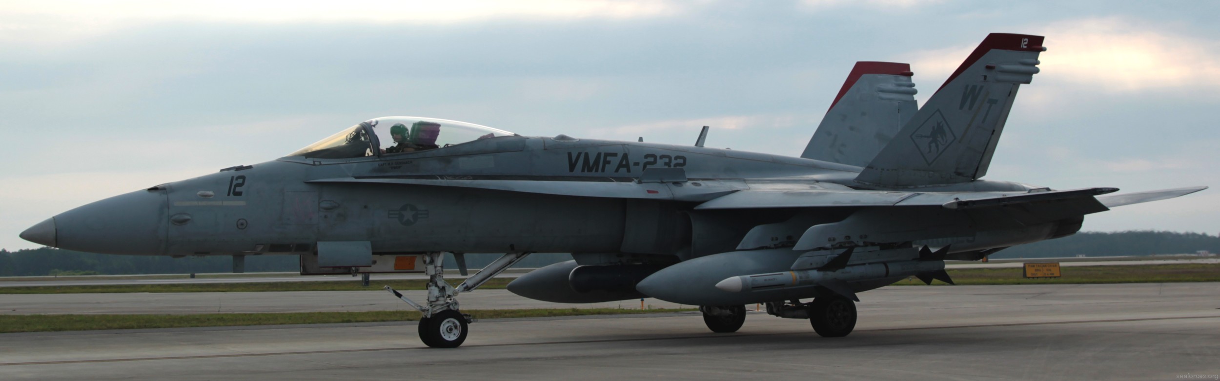 vmfa-232 red devils marine fighter attack squadron usmc f/a-18c hornet 148