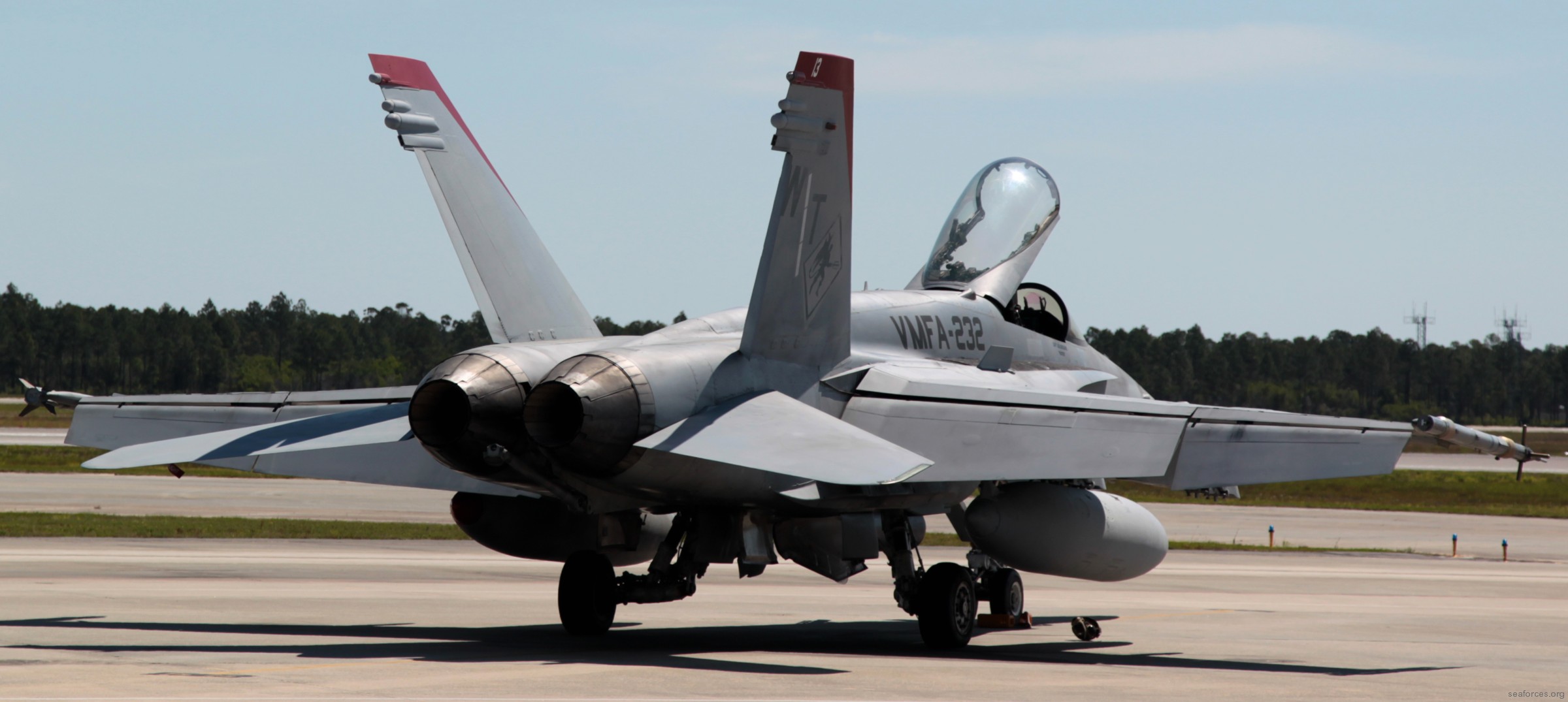 vmfa-232 red devils marine fighter attack squadron usmc f/a-18c hornet 156