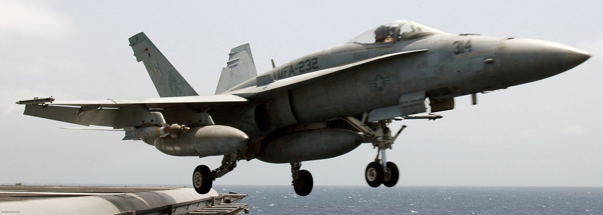 vmfa-232 red devils marine fighter attack squadron usmc f/a-18a+ hornet 183