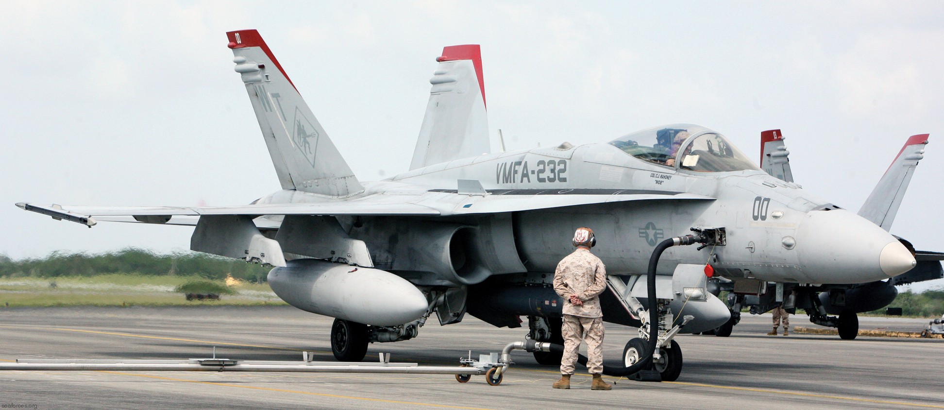 vmfa-232 red devils marine fighter attack squadron usmc f/a-18c hornet 205 mcas futenma japan