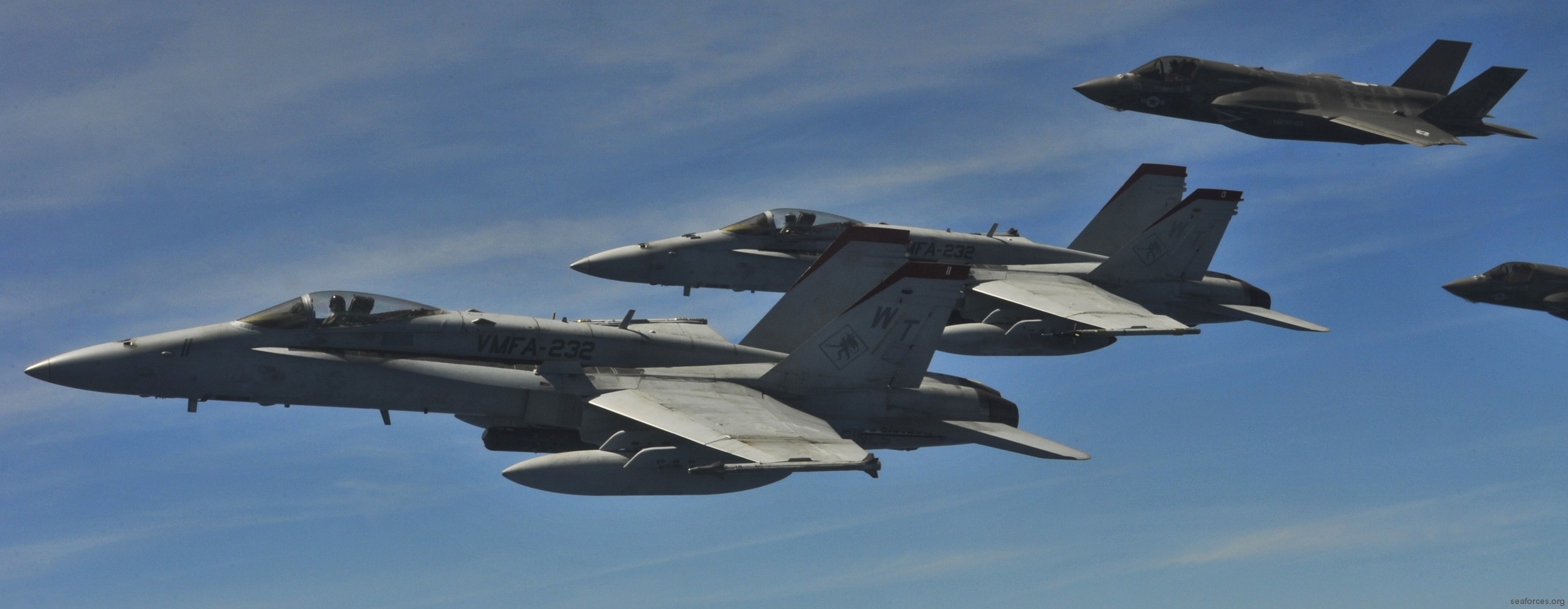 vmfa-232 red devils marine fighter attack squadron usmc f/a-18c hornet 206