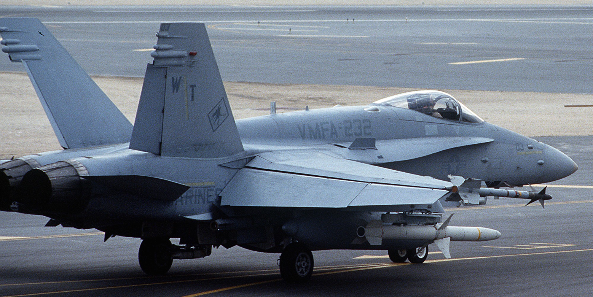 vmfa-232 red devils marine fighter attack squadron usmc f/a-18c hornet 208 operation desert storm 1992