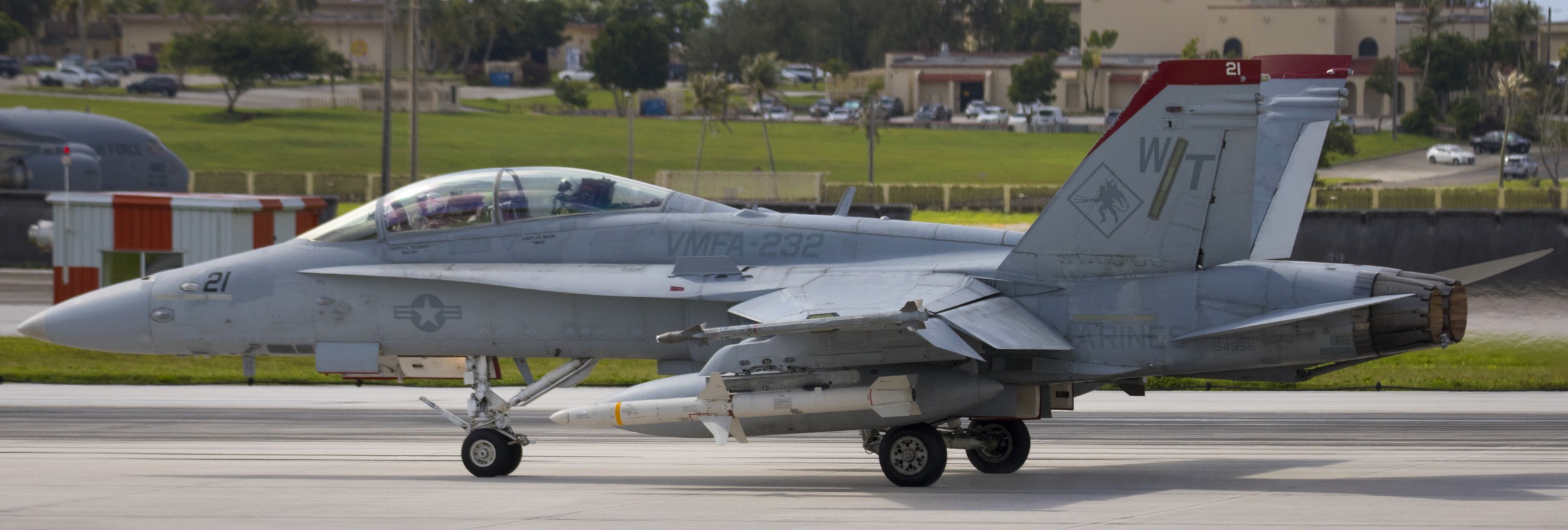 vmfa-232 red devils marine fighter attack squadron usmc f/a-18d hornet 217 agm-88 harm missile