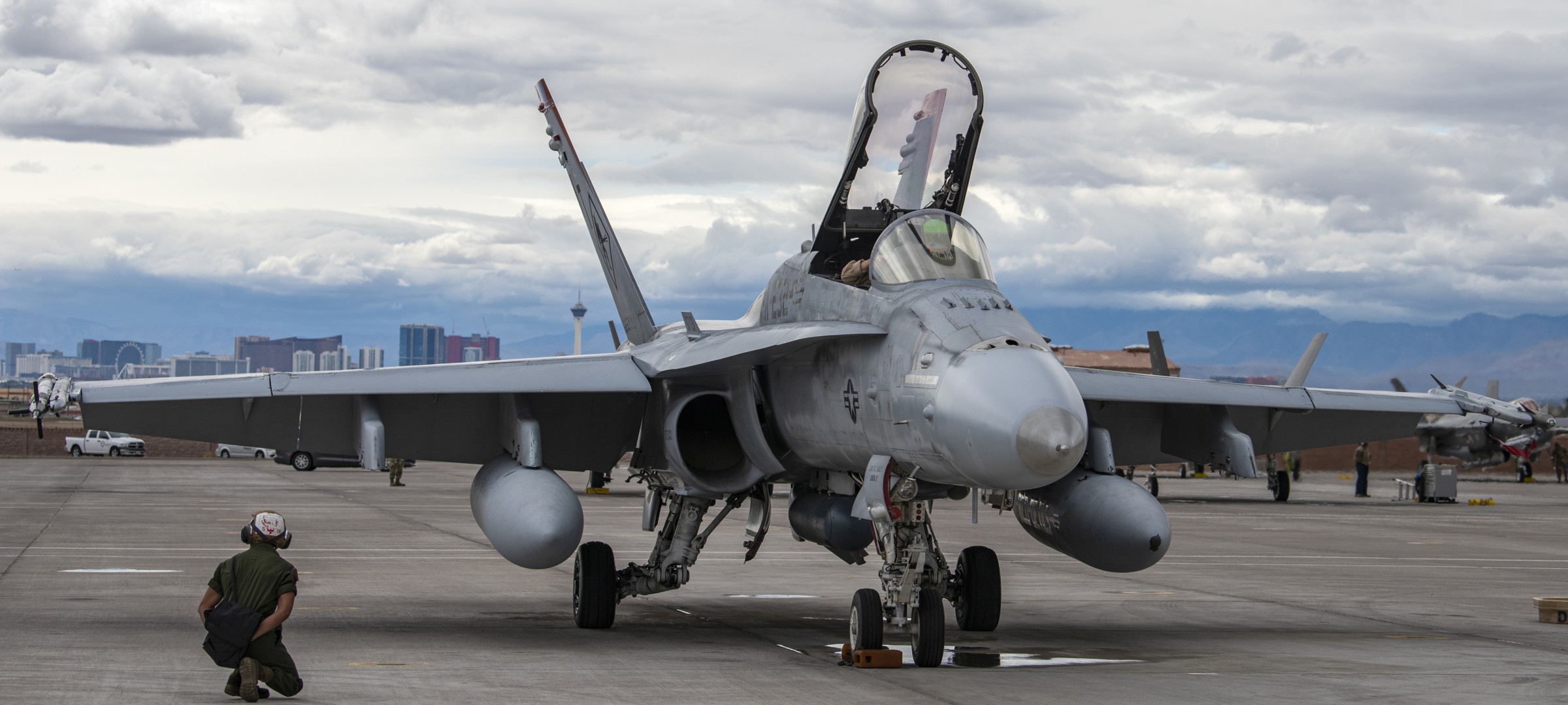 vmfa-232 red devils marine fighter attack squadron usmc f/a-18c hornet 223 exercise red flag nellis afb nevada