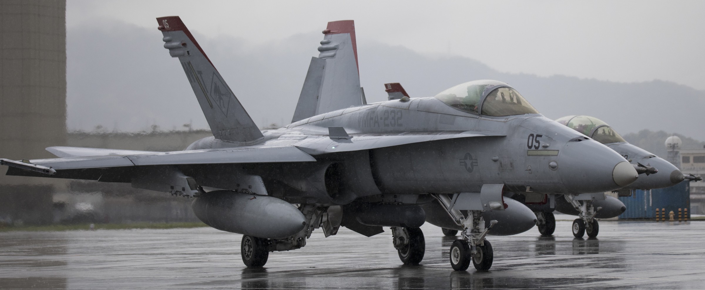 vmfa-232 red devils marine fighter attack squadron usmc f/a-18c hornet 238 iwakuni