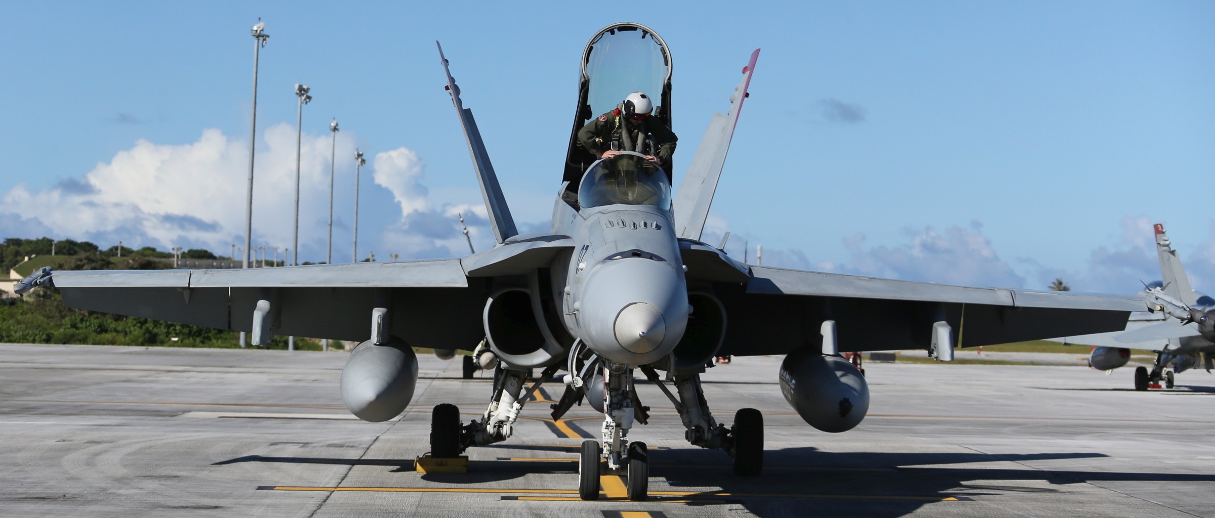 vmfa-232 red devils marine fighter attack squadron usmc f/a-18c hornet 241