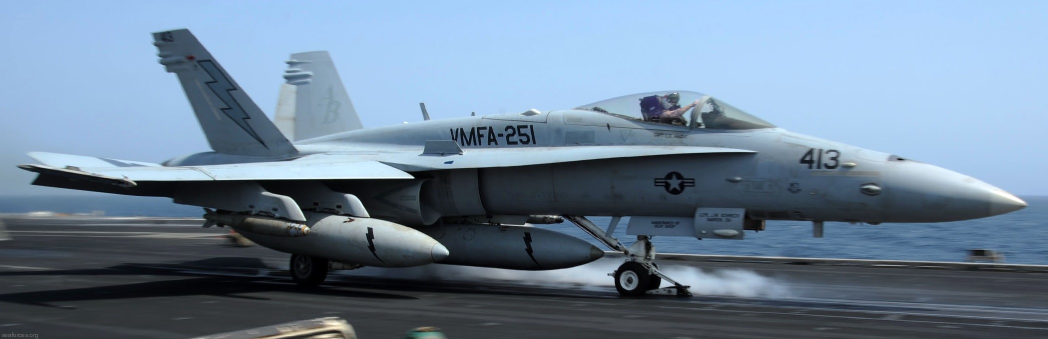 vmfa-251 thunderbolts marine fighter attack squadron f/a-18c hornet cvw-1 uss enterprise cvn-65 24