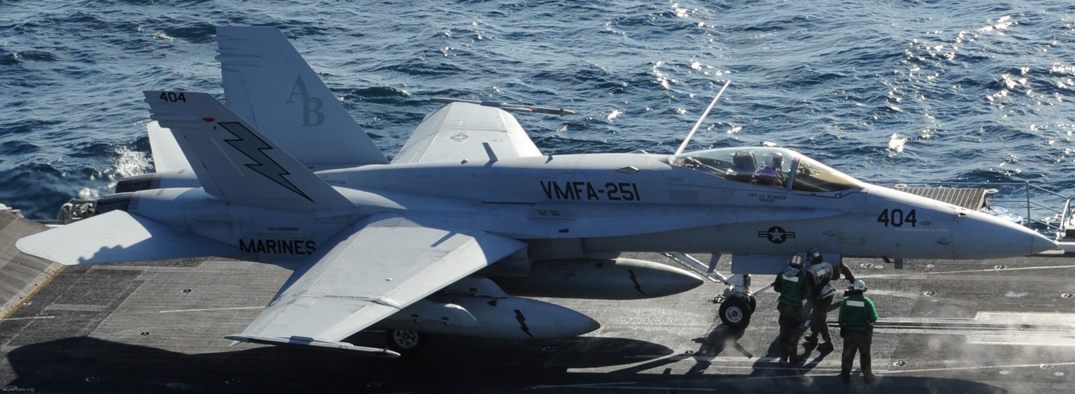 vmfa-251 thunderbolts marine fighter attack squadron f/a-18c hornet cvw-1 uss enterprise cvn-65 35