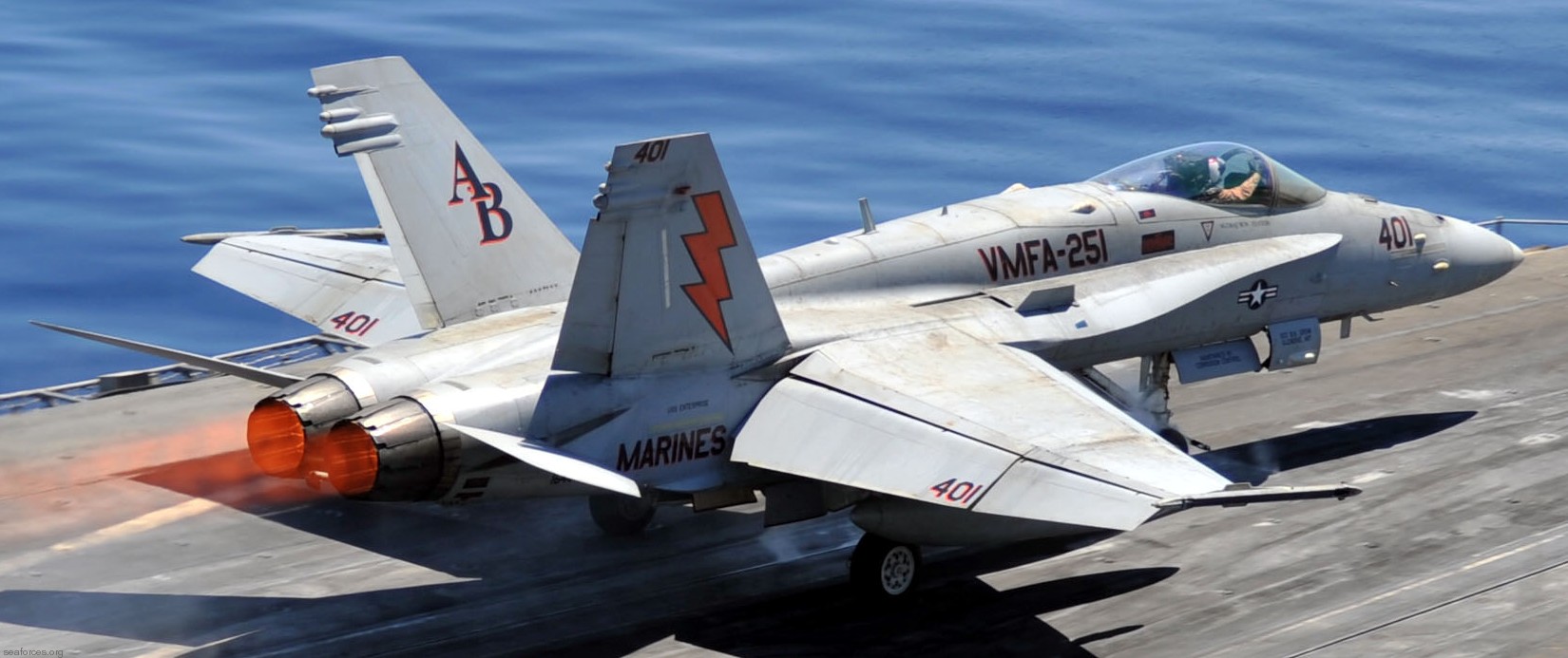 vmfa-251 thunderbolts marine fighter attack squadron f/a-18c hornet cvw-1 uss enterprise cvn-65 36