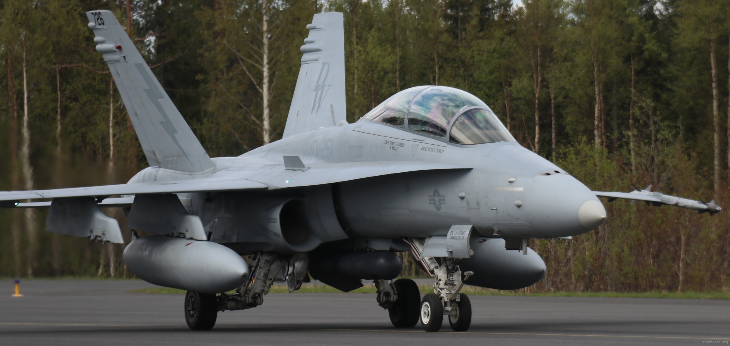 vmfa-251 thunderbolts marine fighter attack squadron f/a-18d hornet 82 exercise arctic challenge finland